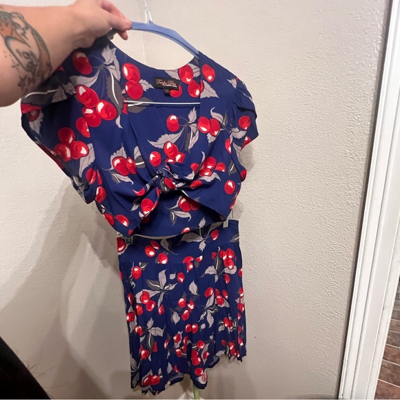 Trashy Diva 🍒 Cherry Blouse & High Waist Short🍒 Pinup Style 1940’s Vintage style - Picture 6 of 9